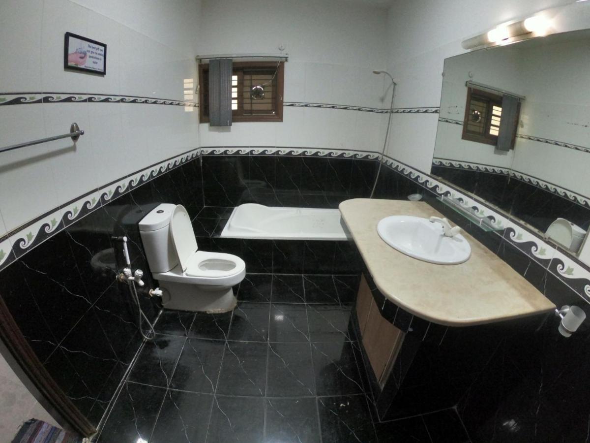 Seaview Guest House Karachi Bagian luar foto